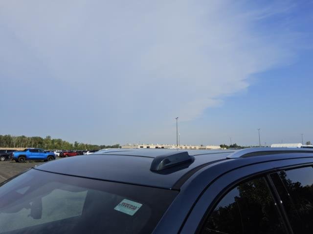 Used 2025 Chevrolet Tahoe Premier AWD/4WD image 2