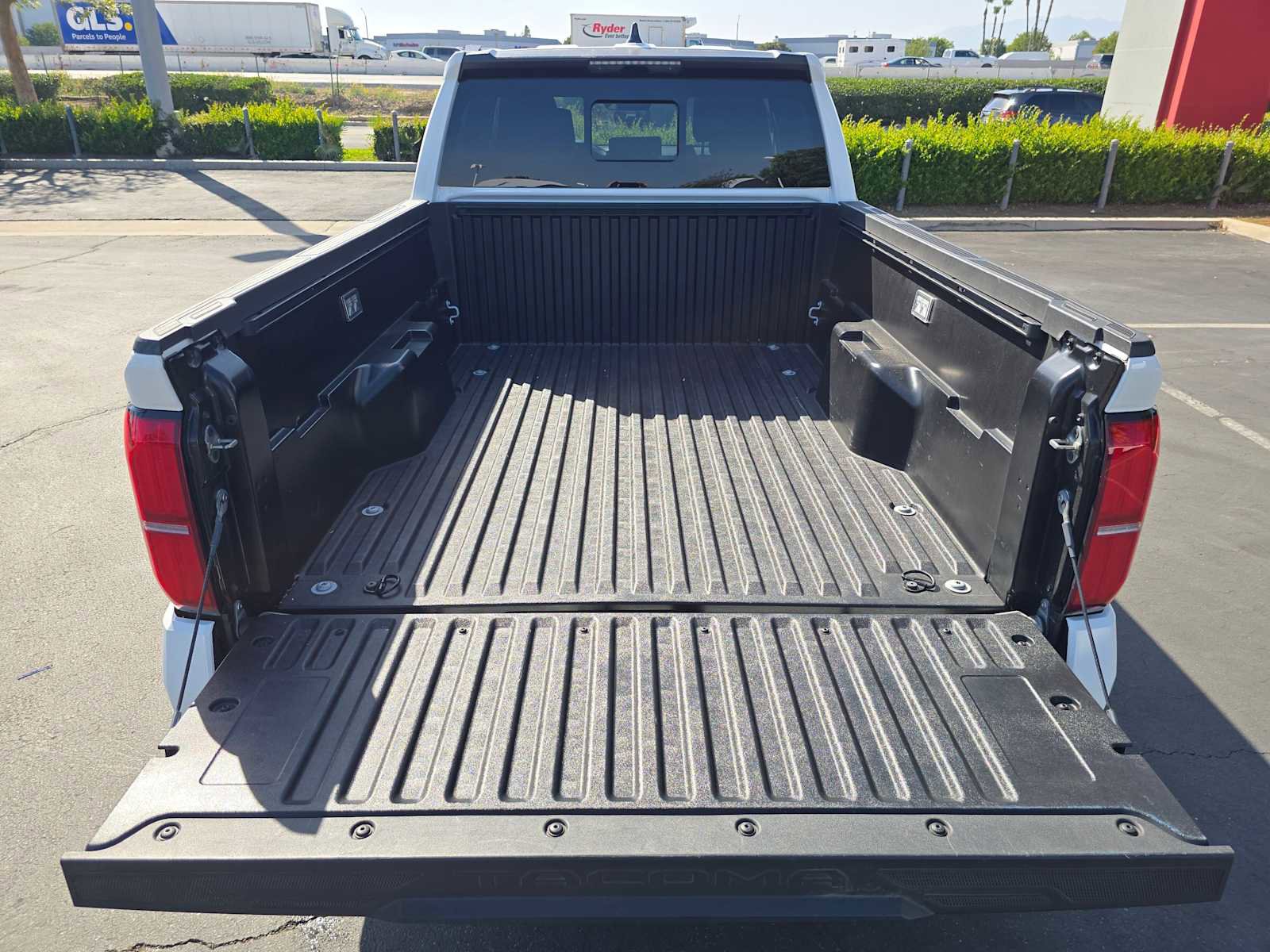 Certified 2025 Toyota Tacoma SR5 w/ SR5 Upgrade Package AWD/4WD image 15