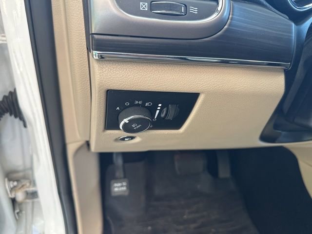 Used 2019 Jeep Grand Cherokee Limited w/ Luxury Group II AWD/4WD image 15