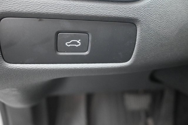 Used 2025 Volvo XC60 B5 Core AWD/4WD image 20