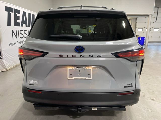 Used 2022 Toyota Sienna XLE Woodland Edition image 5