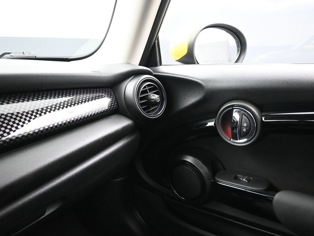 Used 2020 MINI Cooper SE w/ 6.5" Touchscreen Package image 23
