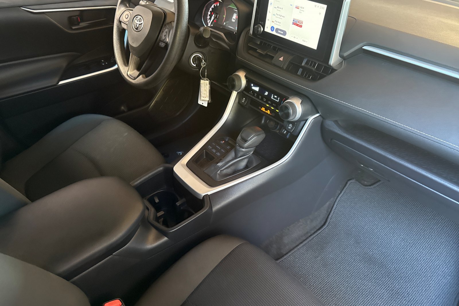 Used 2025 Toyota RAV4 LE AWD/4WD image 16