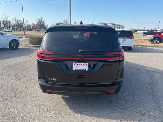 New 2026 Chrysler Pacifica Limited w/ S Appearance Package image 5