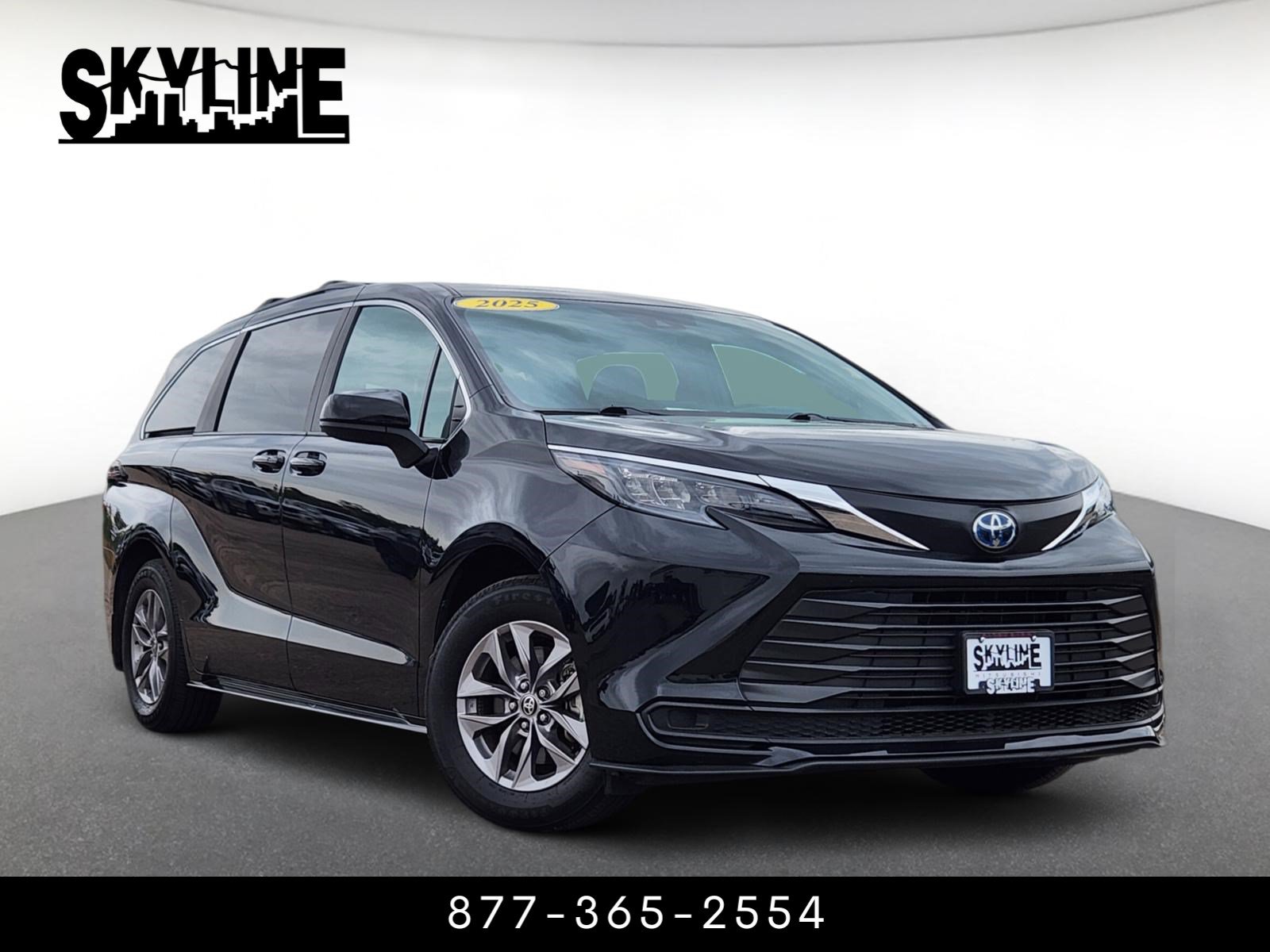 Used 2025 Toyota Sienna LE w/ LE Plus Package
