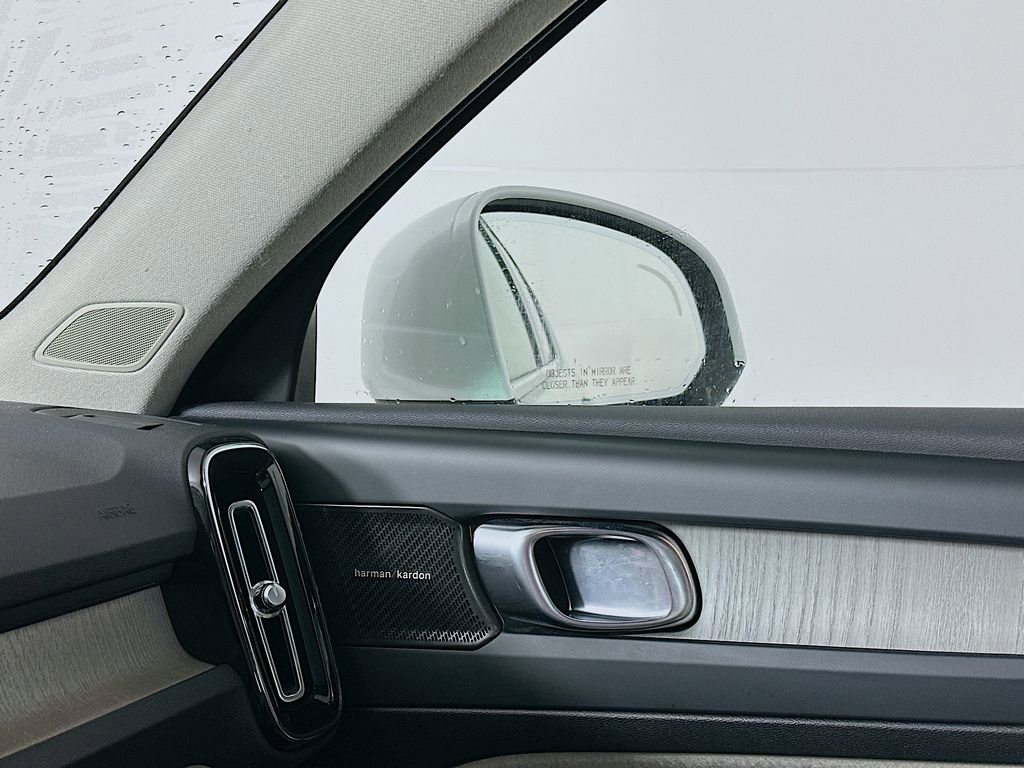 Used 2023 Volvo XC40 B5 Ultimate w/ Protection Package Premier image 25