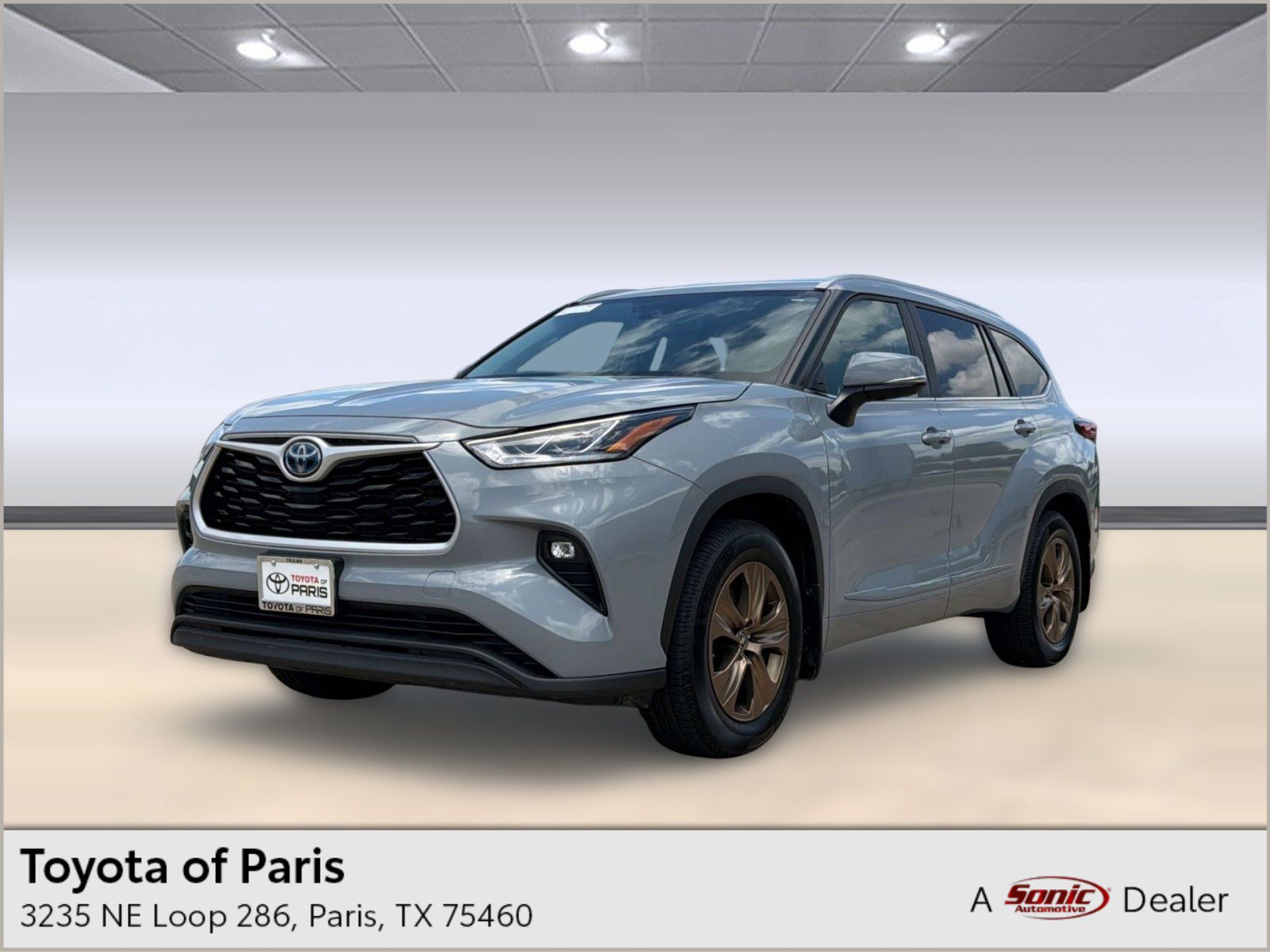 Used 2023 Toyota Highlander Bronze Edition FWD image 1