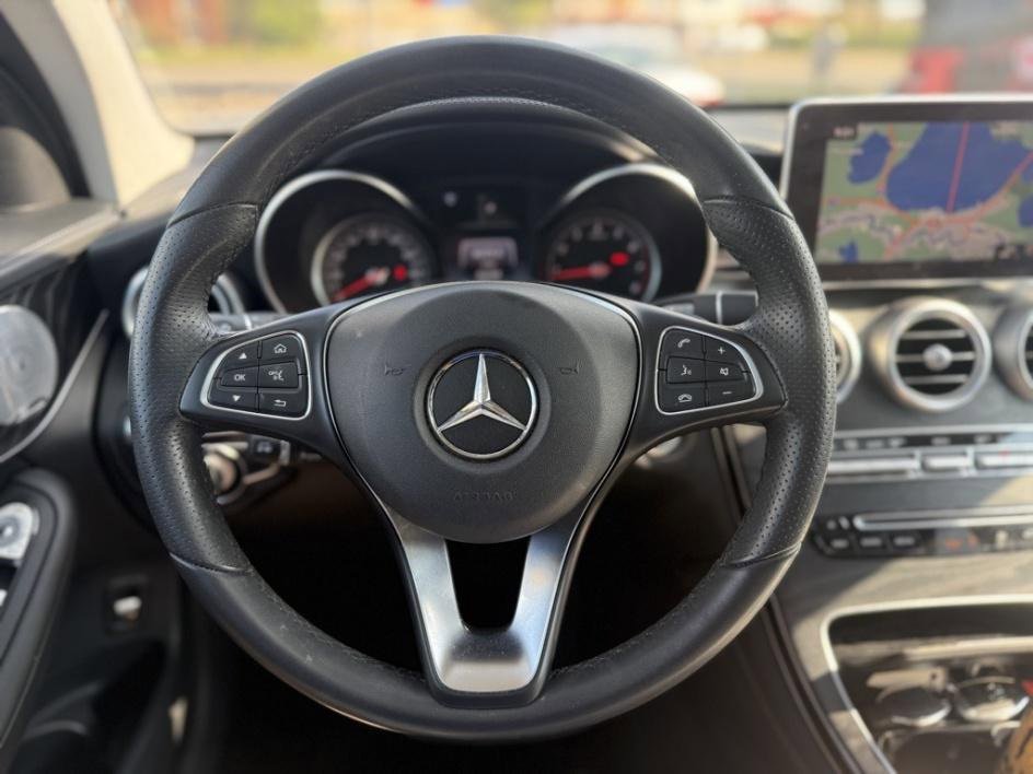 Used 2017 Mercedes-Benz GLC 300 4MATIC Coupe image 27