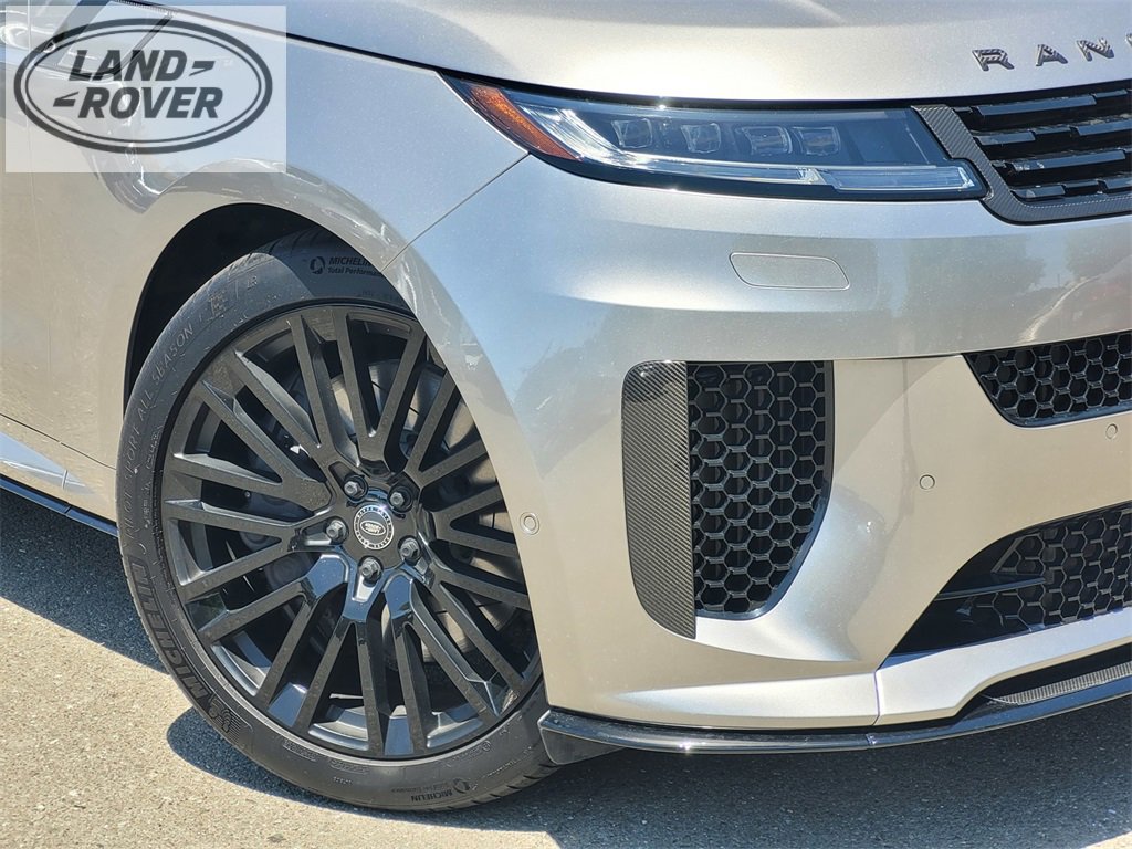 Used 2024 Land Rover Range Rover Sport image 9