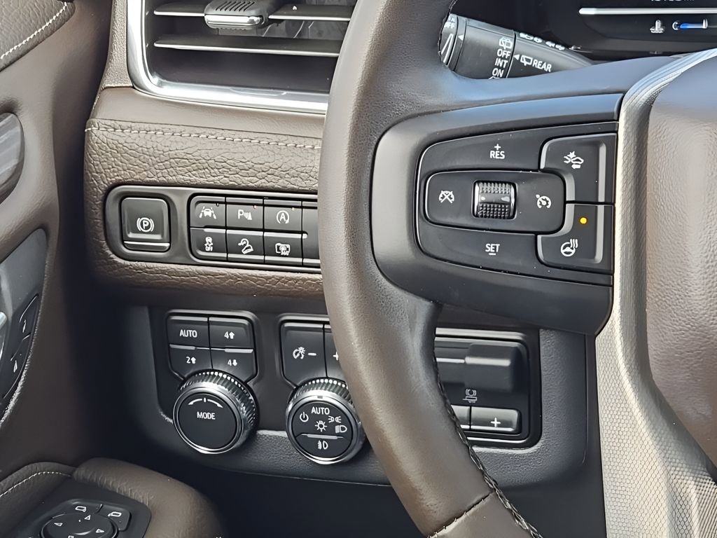 Used 2024 GMC Yukon XL Denali AWD/4WD image 26