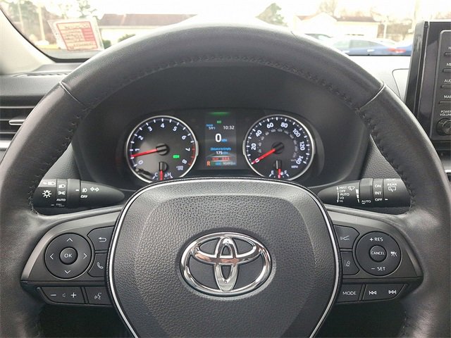 Used 2020 Toyota RAV4 XLE Premium image 19