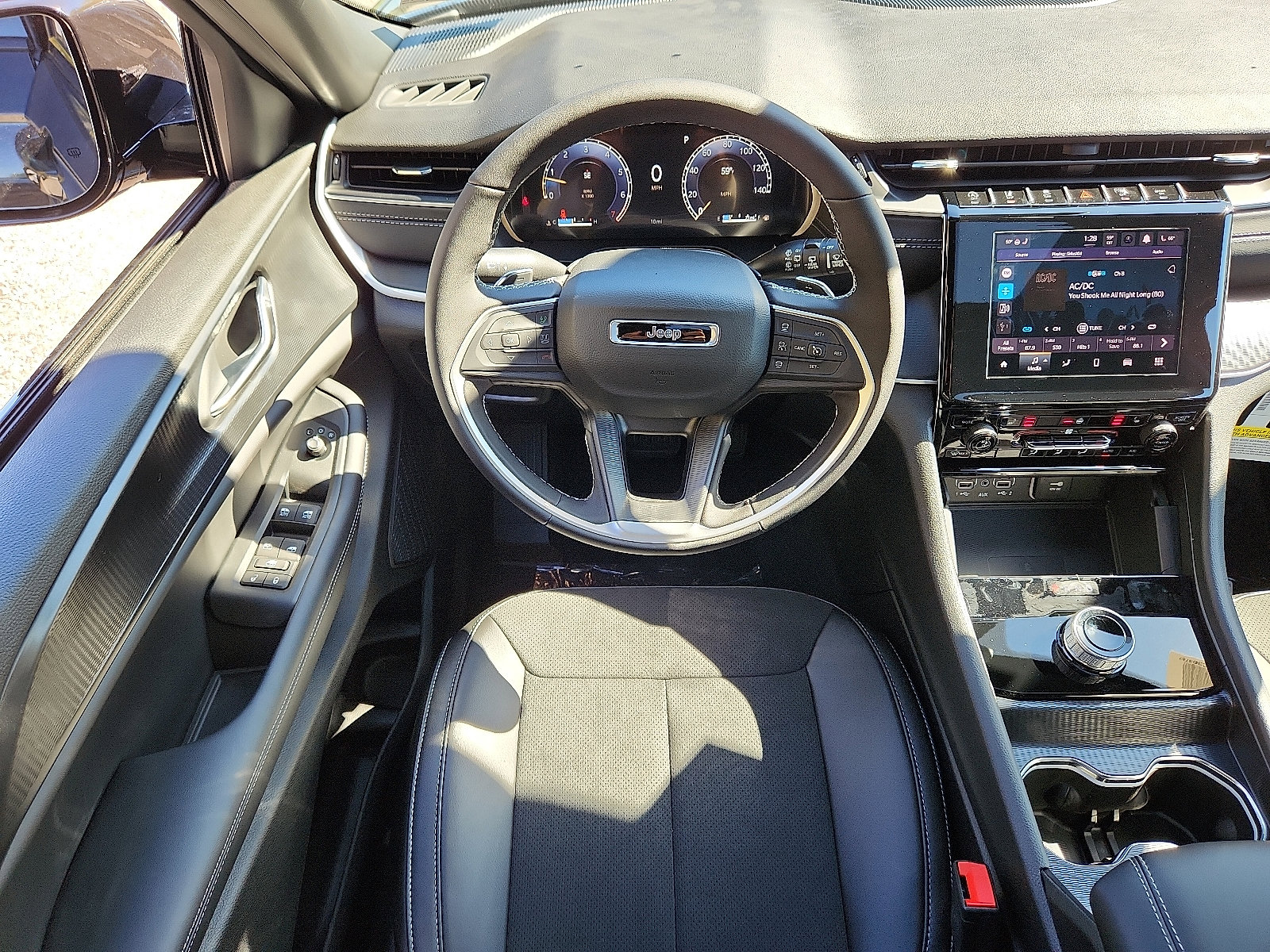 New 2025 Jeep Grand Cherokee Altitude image 7