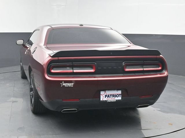 Used 2022 Dodge Challenger SXT RWD image 4