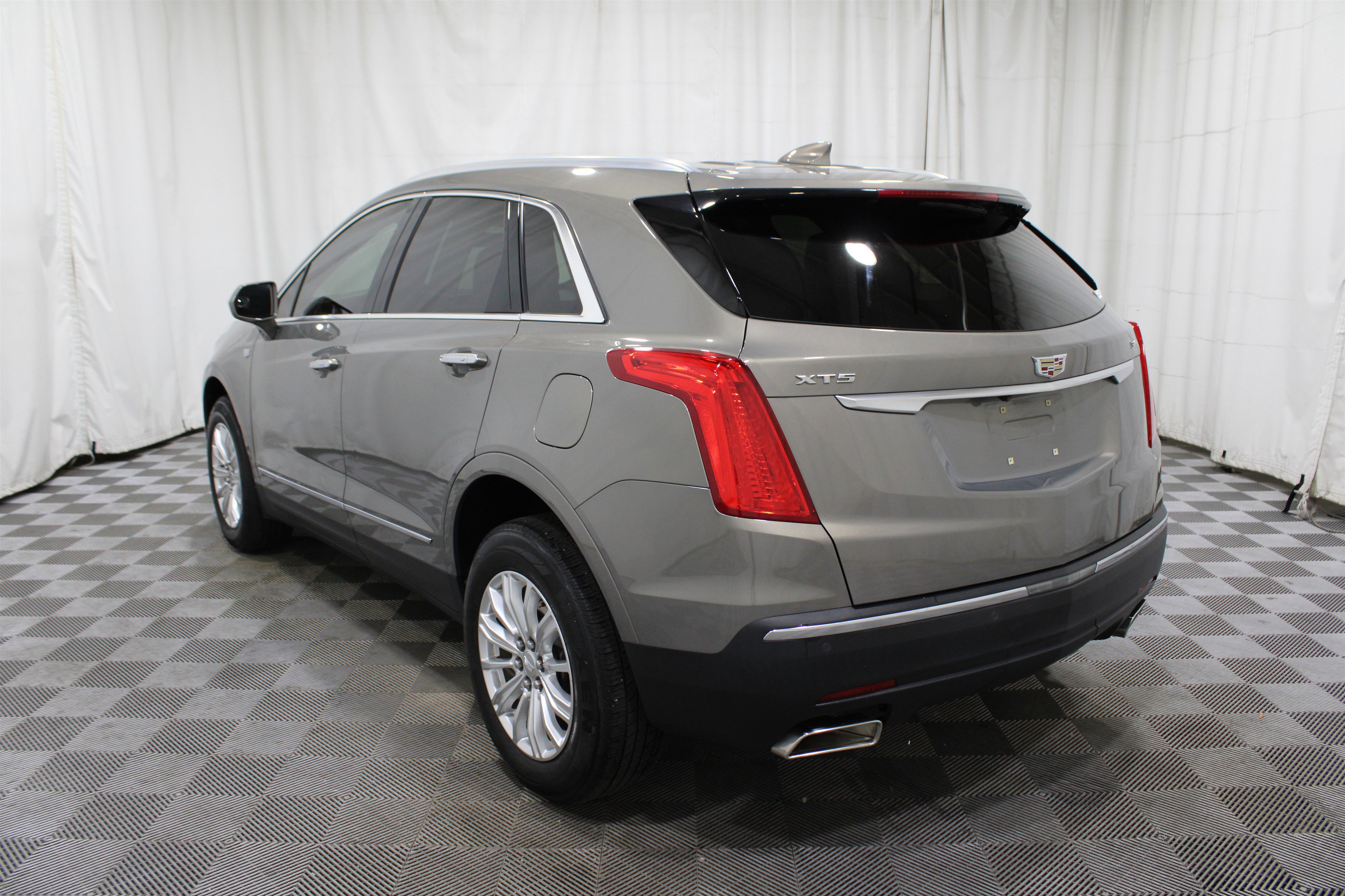 Used 2019 Cadillac XT5 FWD image 34