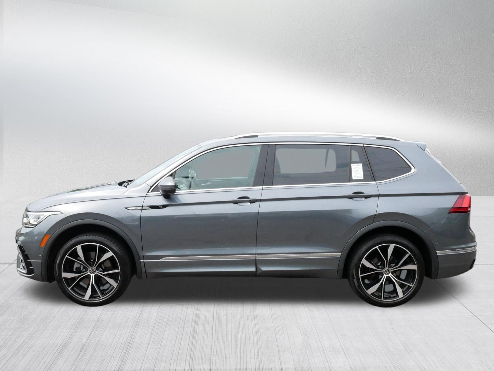 Certified 2024 Volkswagen Tiguan SEL R-Line w/ MDO Package, Two-Row AWD/4WD image 4