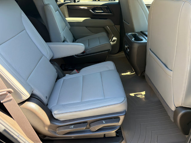 Used 2026 GMC Yukon Elevation RWD image 16