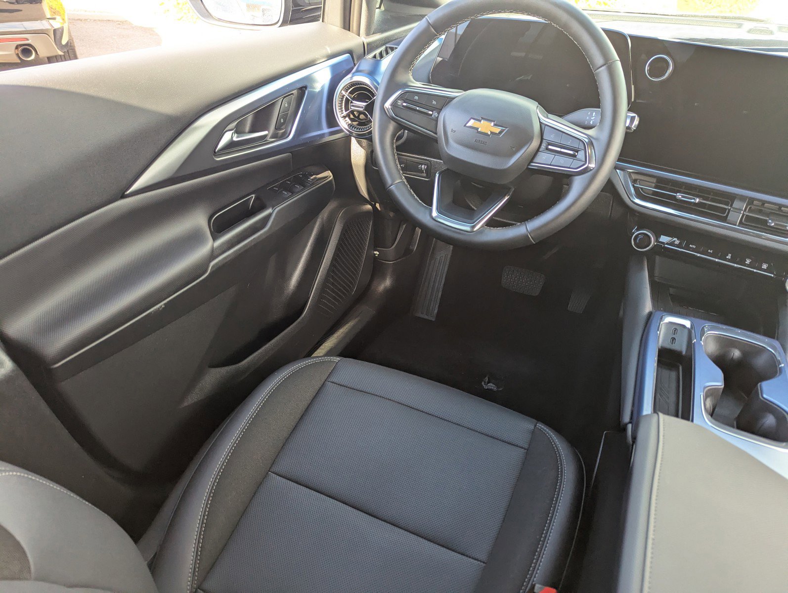 Certified 2025 Chevrolet Equinox EV LT w/ Convenience Package image 17