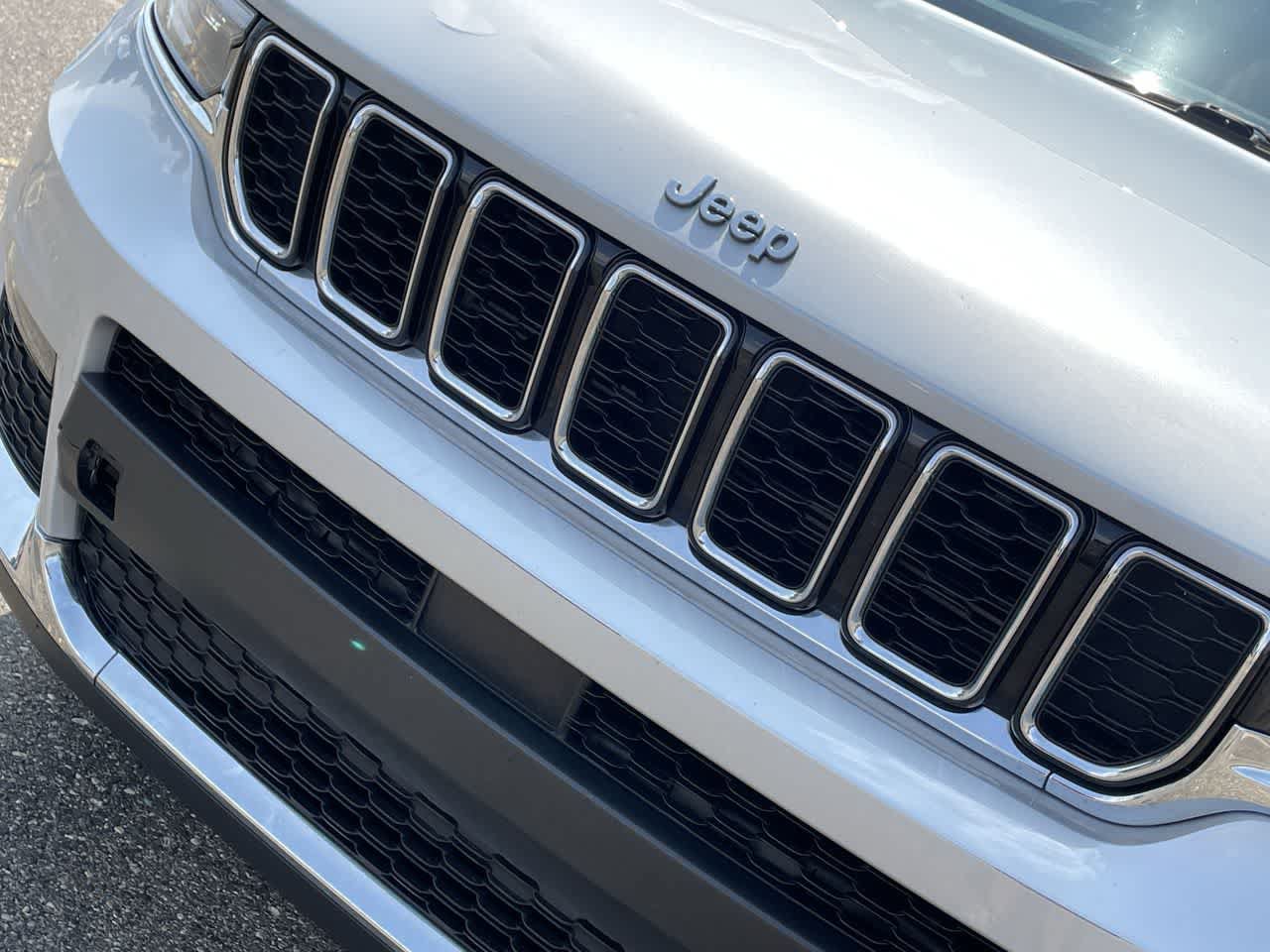 Used 2021 Jeep Grand Cherokee L Limited AWD/4WD image 37