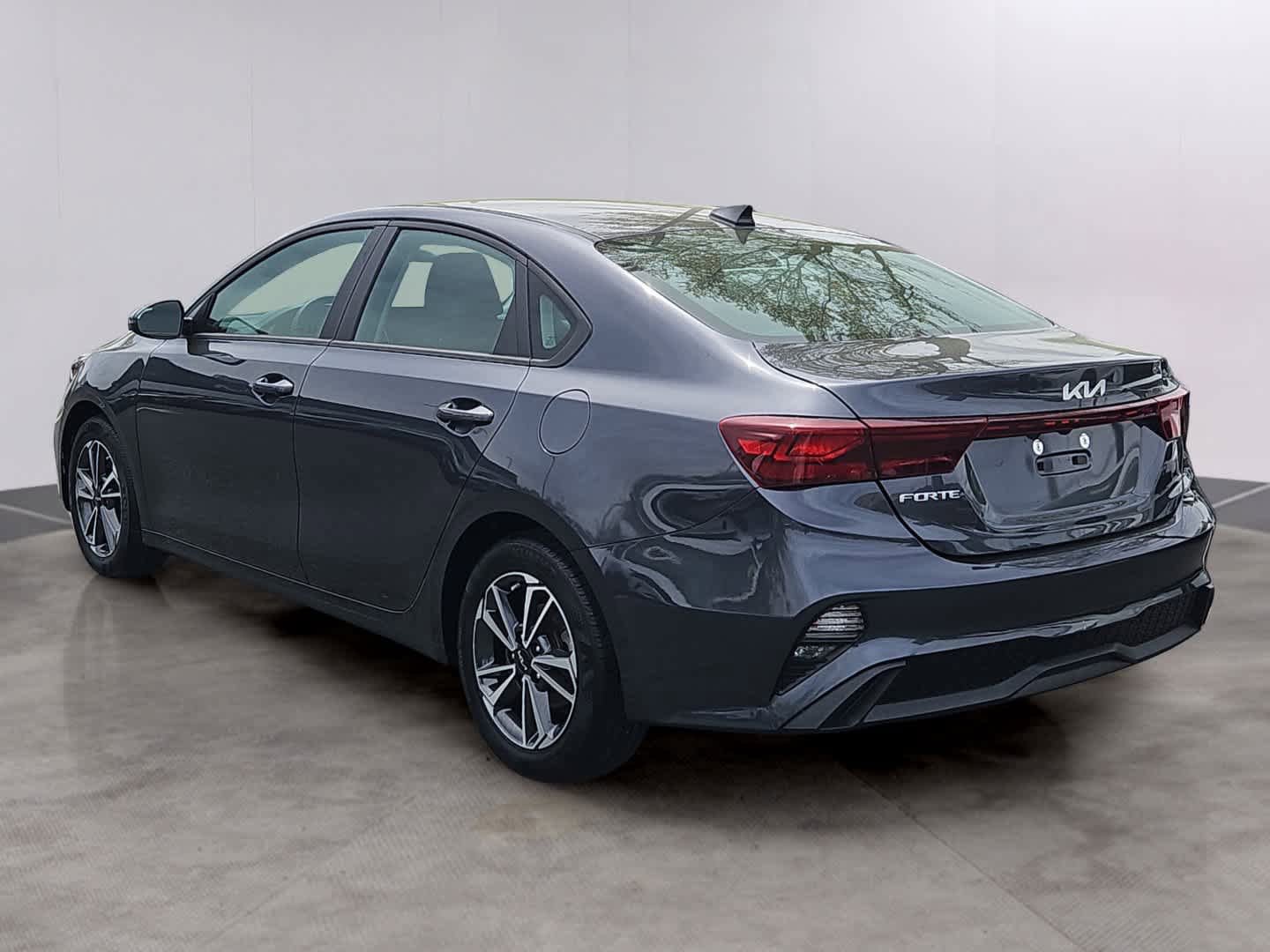 Used 2023 Kia Forte LXS w/ LXS Technology Package FWD image 6
