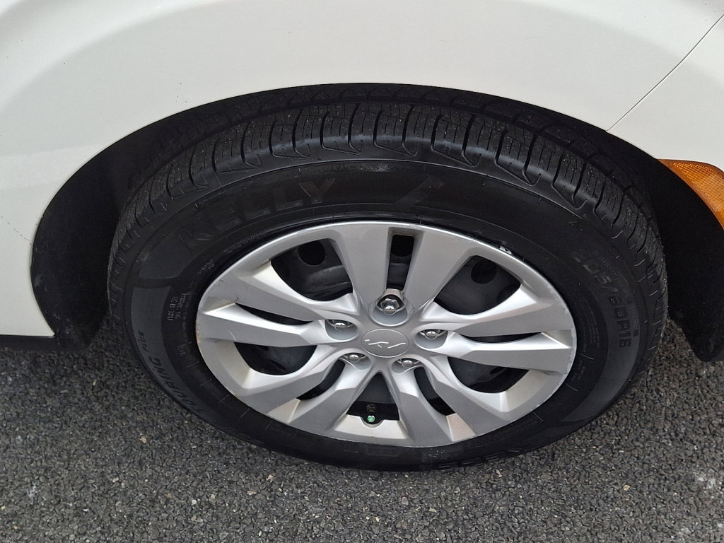 Used 2023 Kia Soul LX image 9