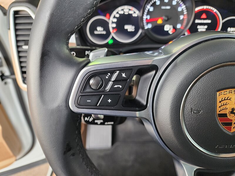 Used 2022 Porsche Cayenne Platinum Edition AWD/4WD image 34