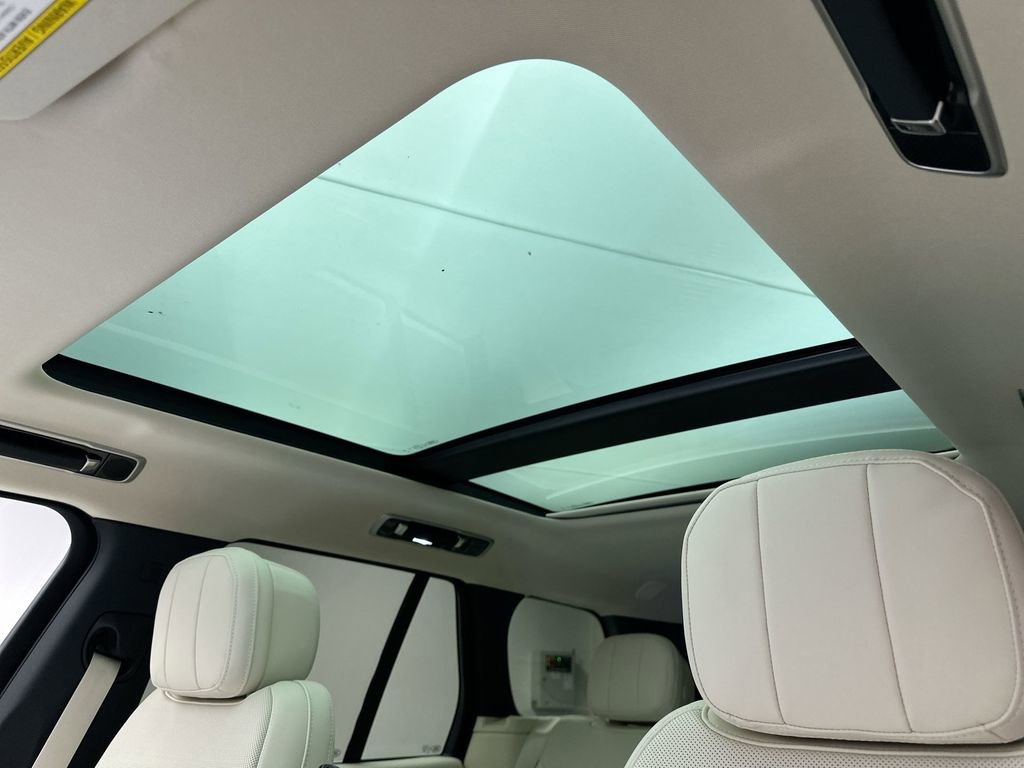 New 2025 Land Rover Range Rover SE image 10