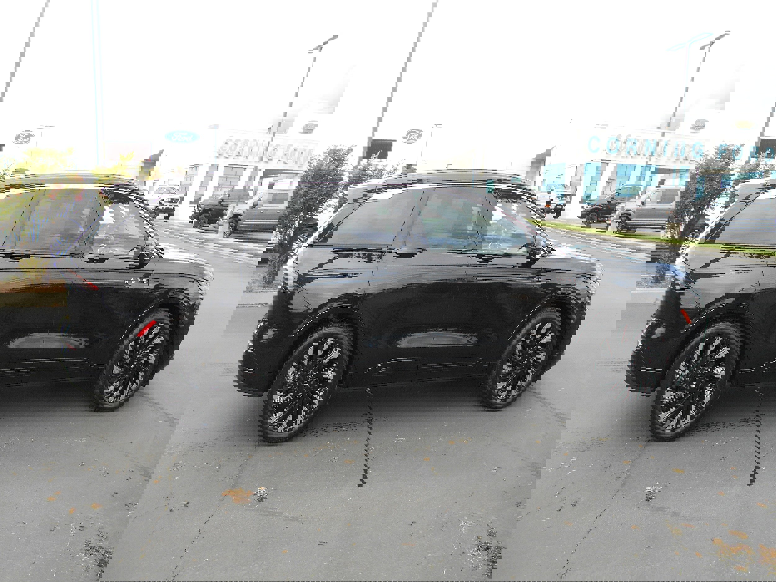 Used 2025 Lincoln Nautilus Black Label w/ Jet Appearance Package AWD/4WD image 6