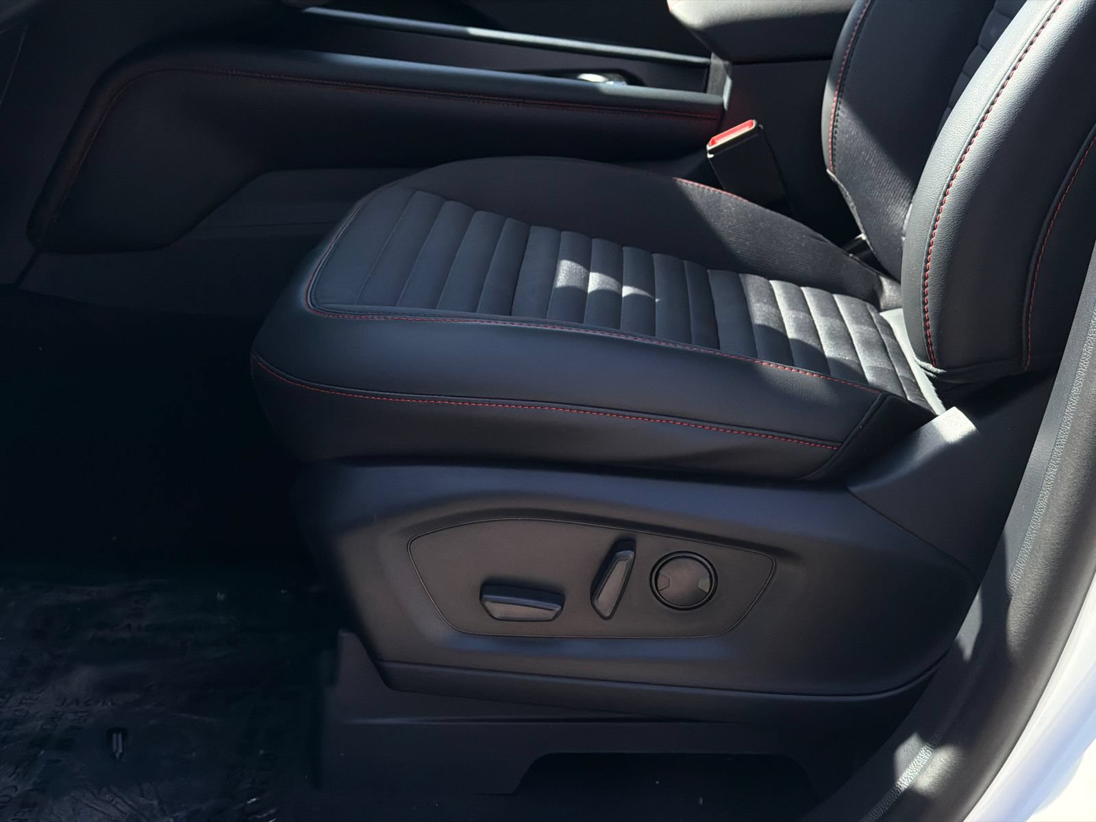 New 2026 Ford Explorer ST-Line AWD/4WD image 15
