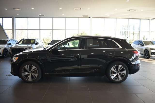 Used 2024 Audi Q8 e-tron Premium Plus AWD/4WD image 4