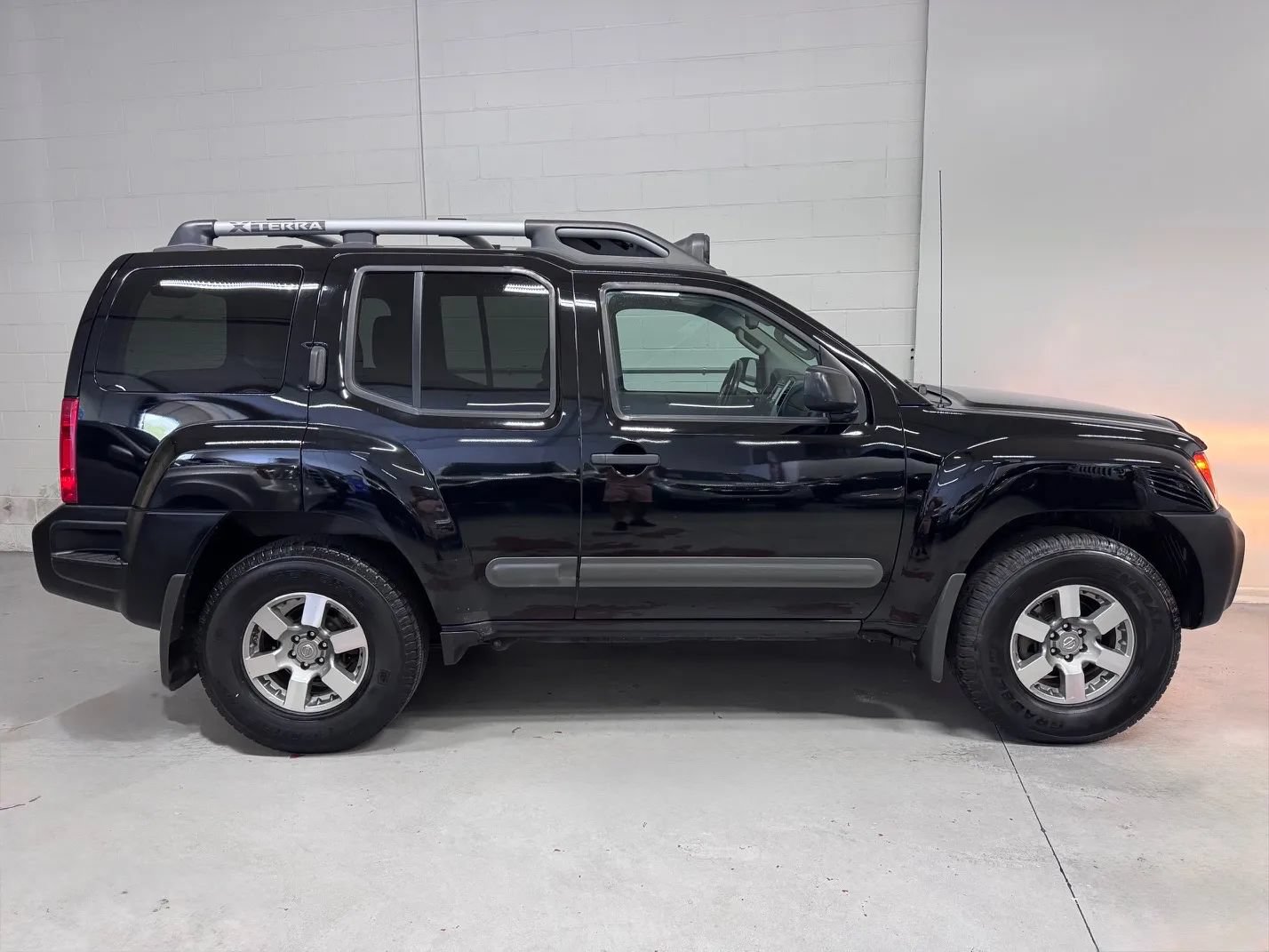 Used 2013 Nissan Xterra PRO-4X AWD/4WD image 2
