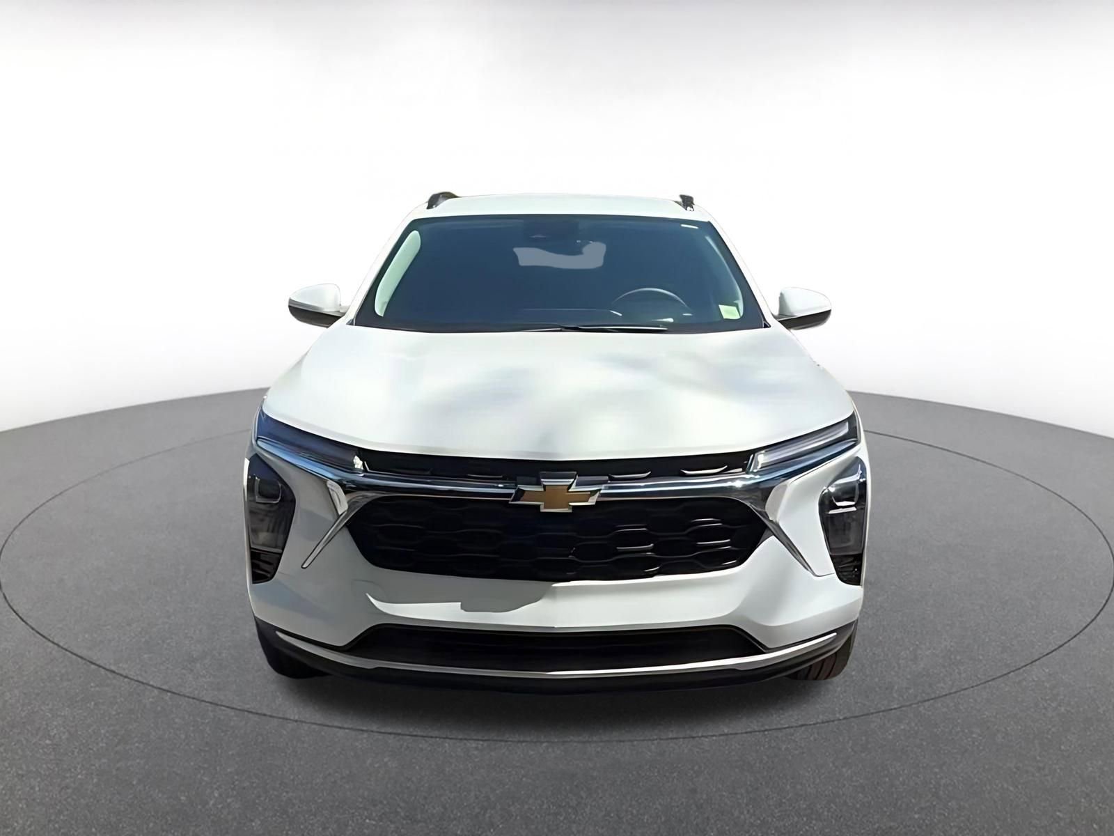 Used 2025 Chevrolet Trax LT FWD image 4