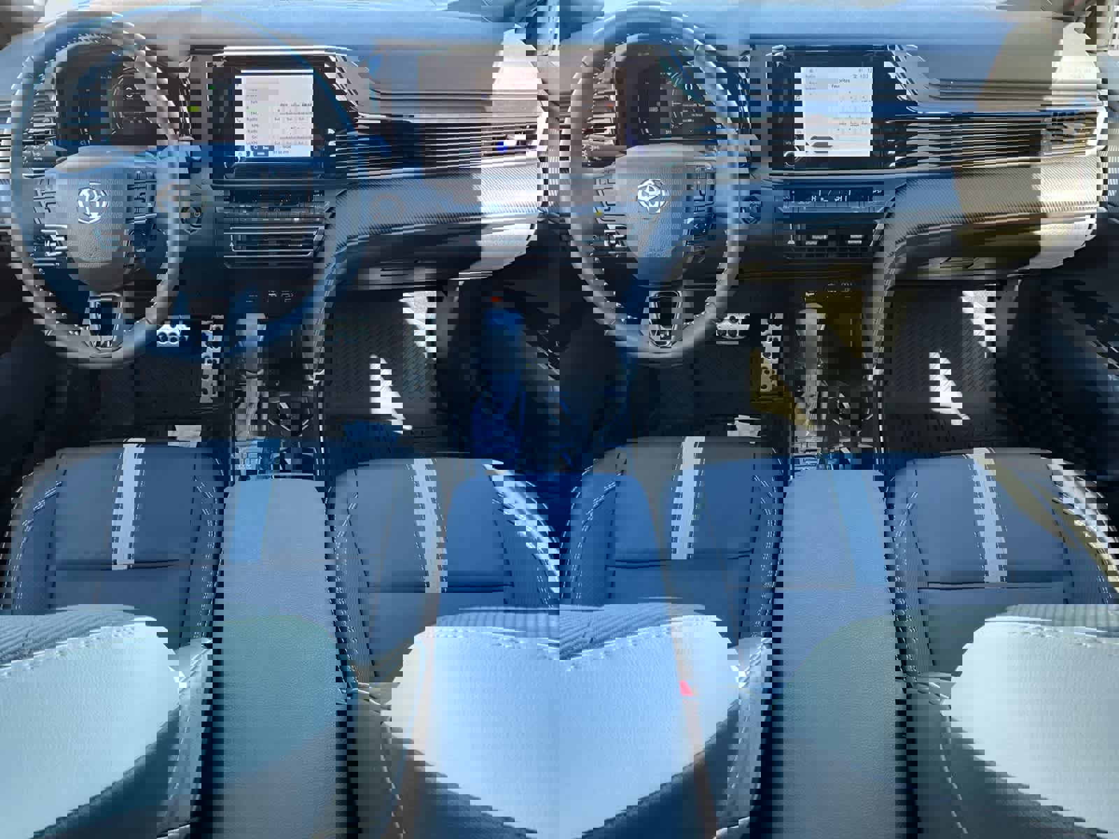 Used 2025 Toyota Camry SE image 15