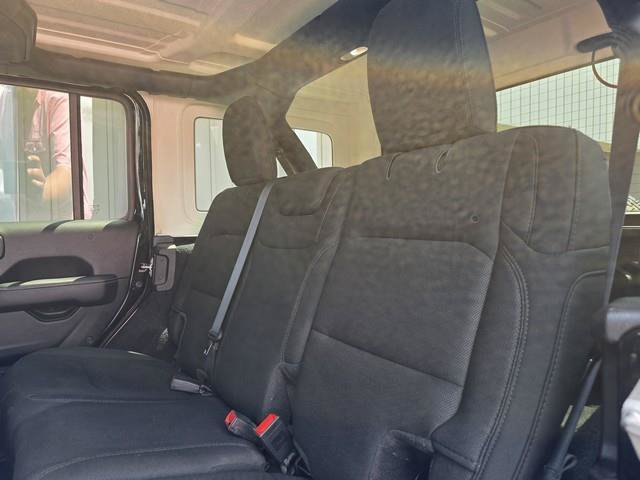 Used 2020 Jeep Wrangler Unlimited Sahara w/ Dual Top Group AWD/4WD image 20