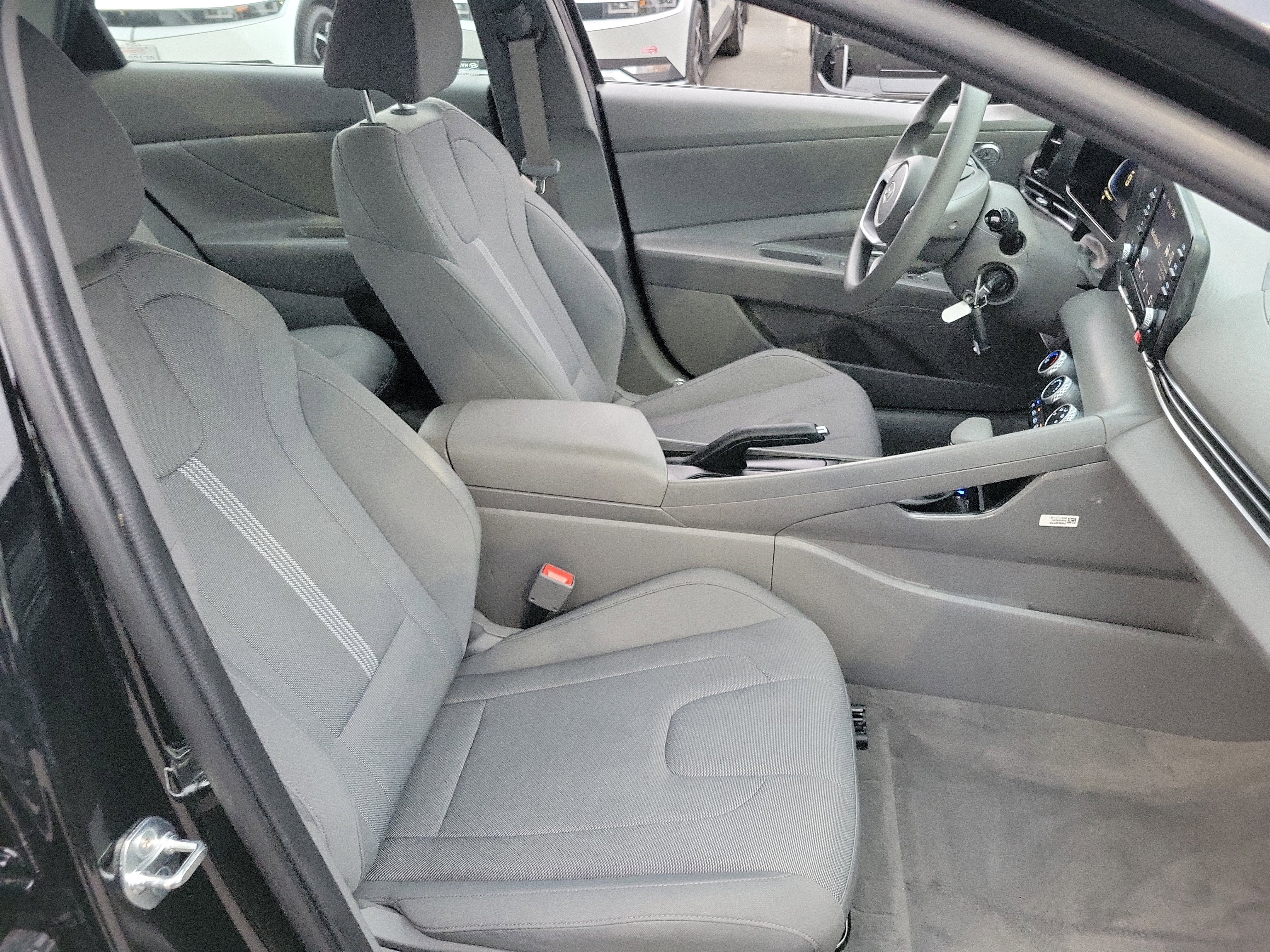 Certified 2024 Hyundai Elantra SE FWD image 20