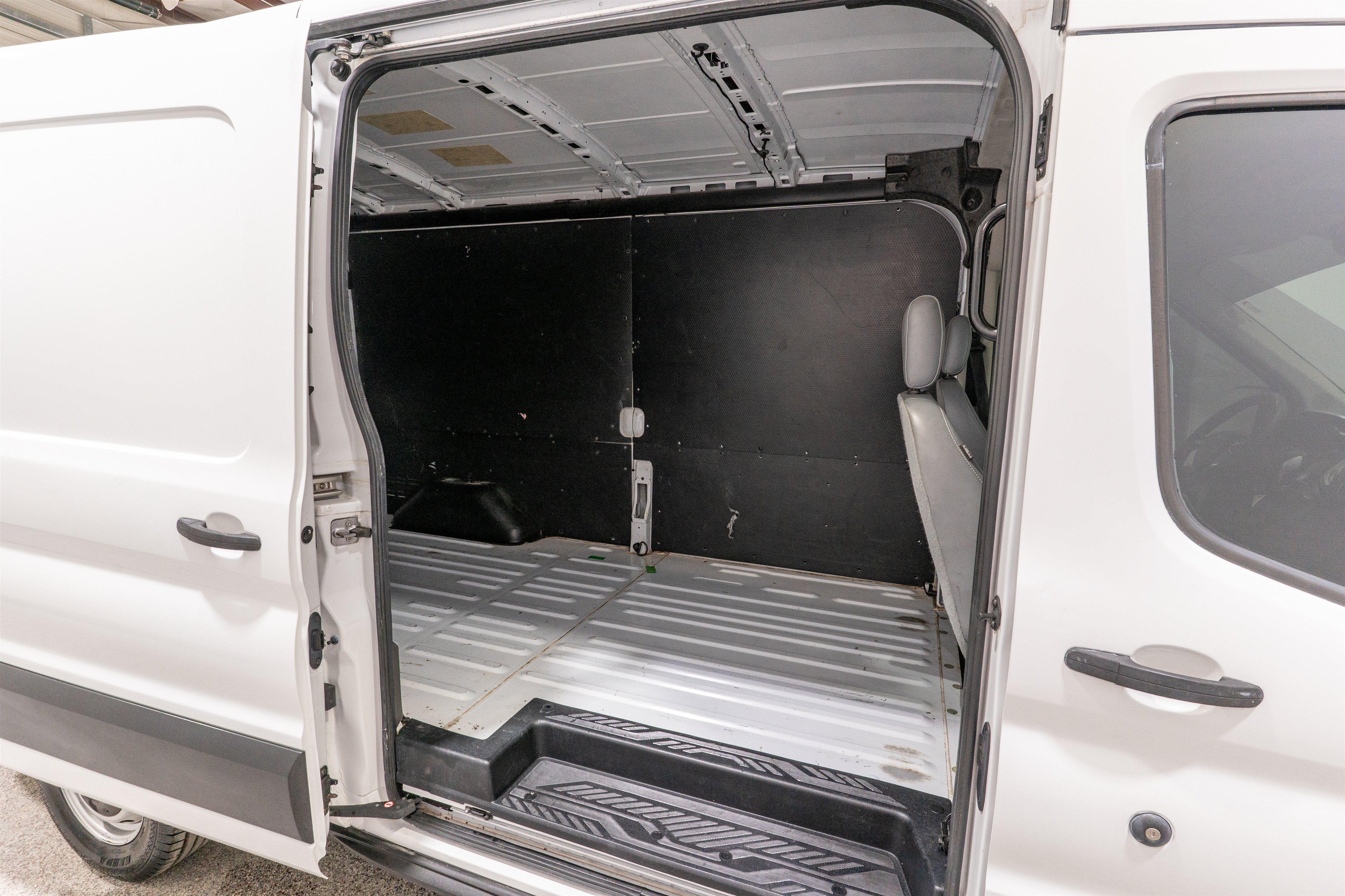 Used 2019 Ford Transit 250 148 Medium Roof RWD image 12