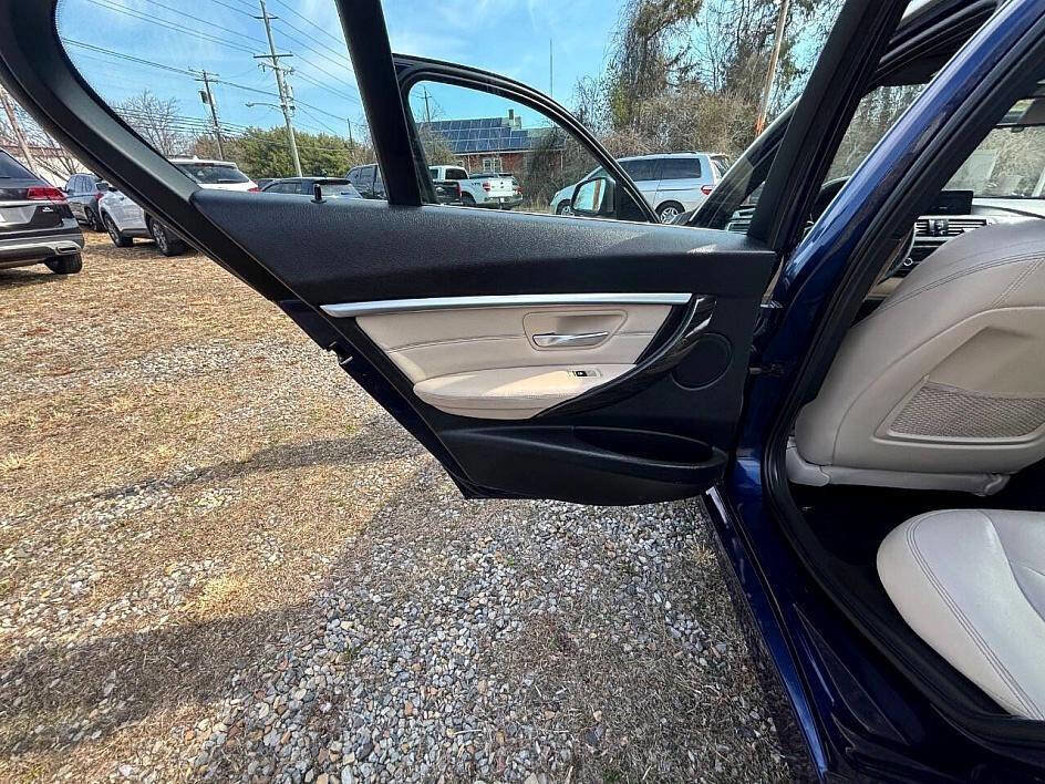 Used 2017 BMW 330i xDrive Sedan image 19