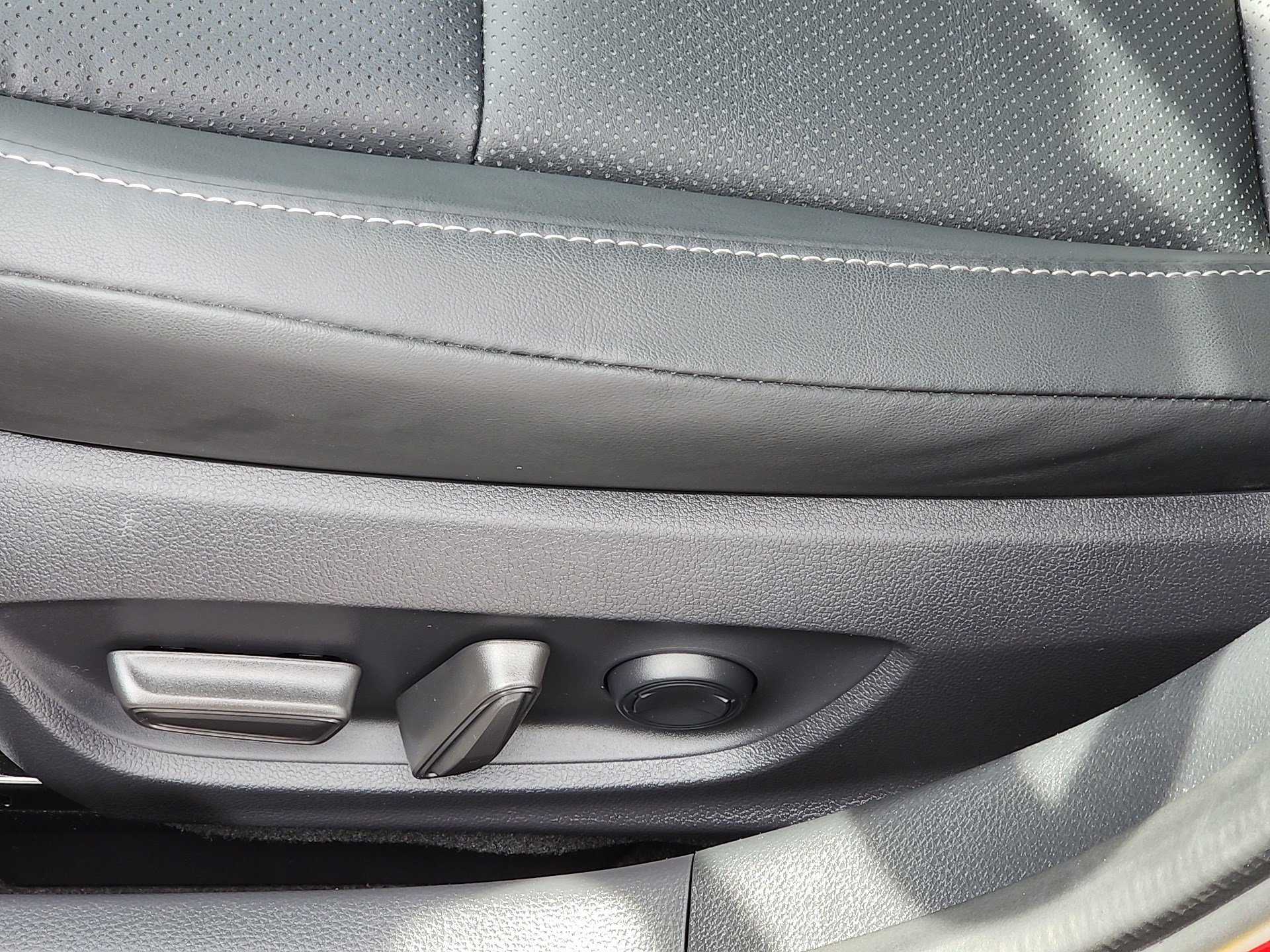 Certified 2025 Toyota Prius Limited image 23