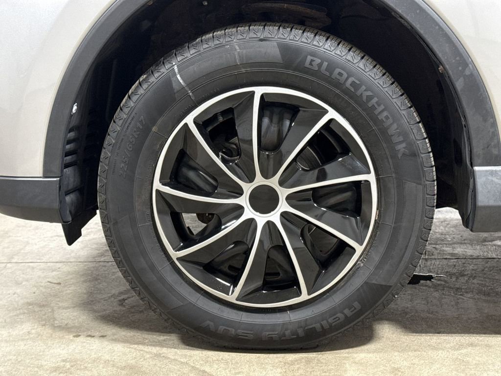 Used 2018 Toyota RAV4 LE image 26