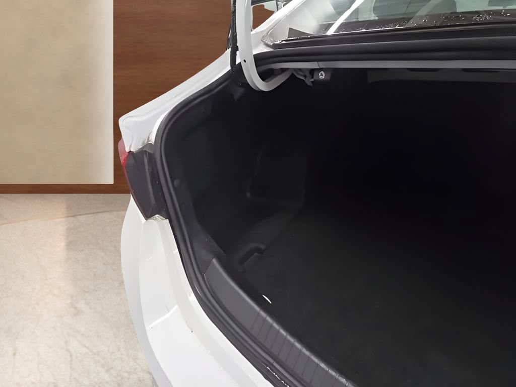 Used 2018 Chevrolet Malibu LT FWD image 19