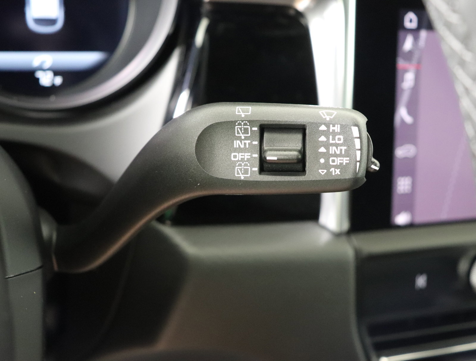 Used 2025 Porsche Macan image 37