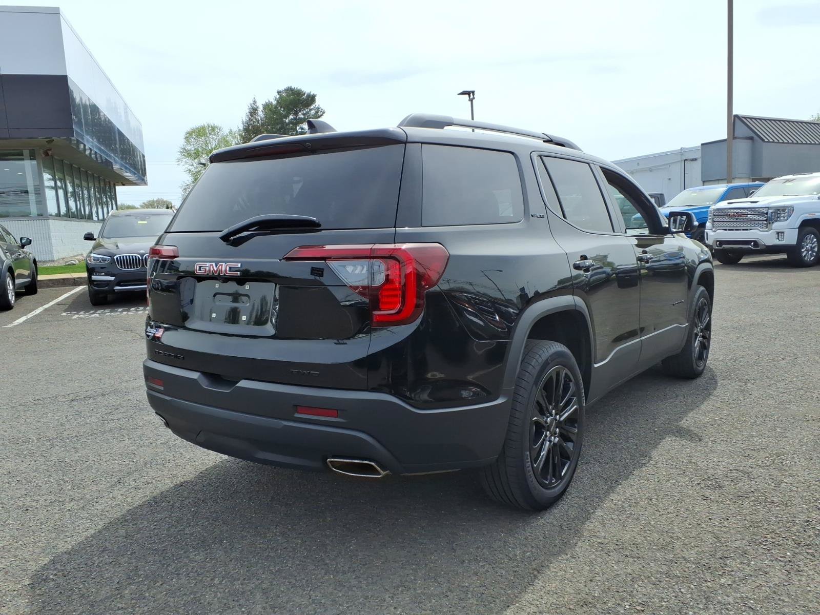 Used 2023 GMC Acadia SLE w/ Driver Convenience Package AWD/4WD image 3