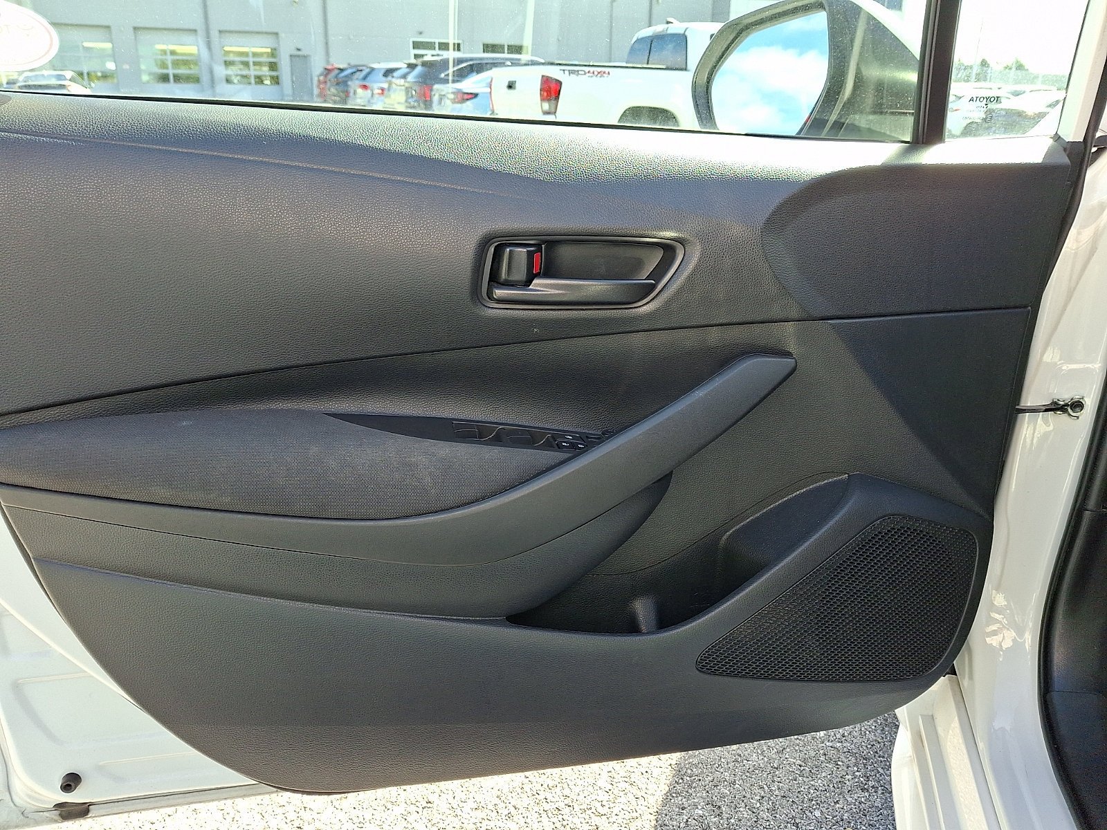 Used 2025 Toyota Corolla LE FWD image 14