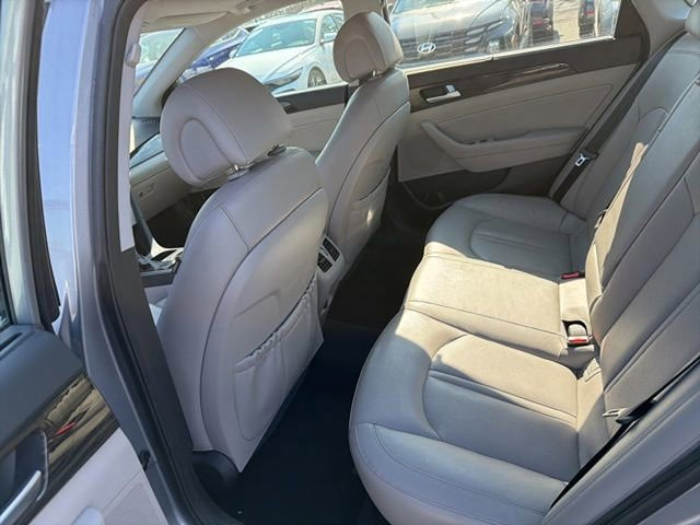 Used 2016 Hyundai Sonata Limited w/ Option Group 02 image 17