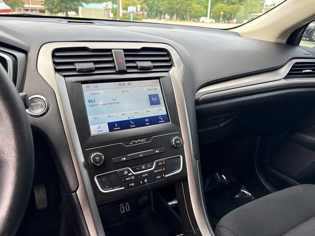 Used 2019 Ford Fusion SE FWD image 18