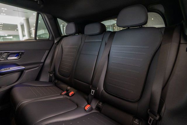 New 2025 Mercedes-Benz GLC 350e 4MATIC image 31