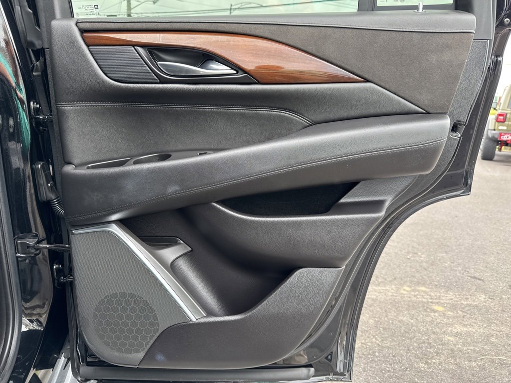 Used 2020 Cadillac Escalade Premium Luxury image 18