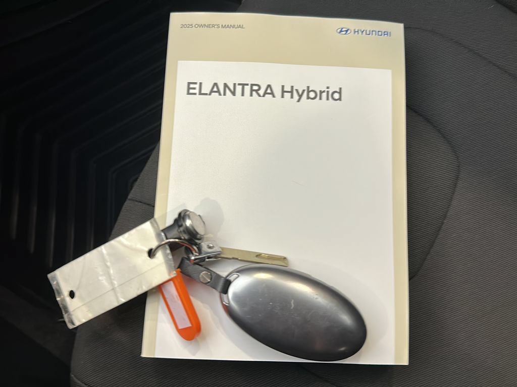 Used 2025 Hyundai Elantra SEL FWD image 29