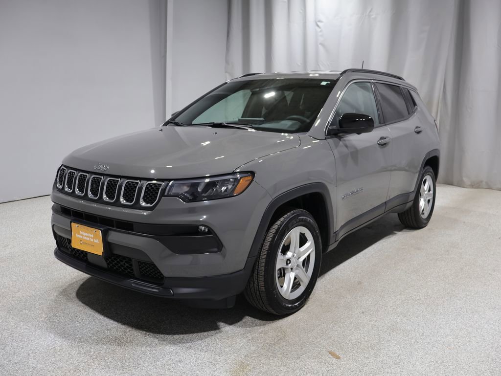 Used 2023 Jeep Compass Latitude w/ Convenience Group AWD/4WD image 5