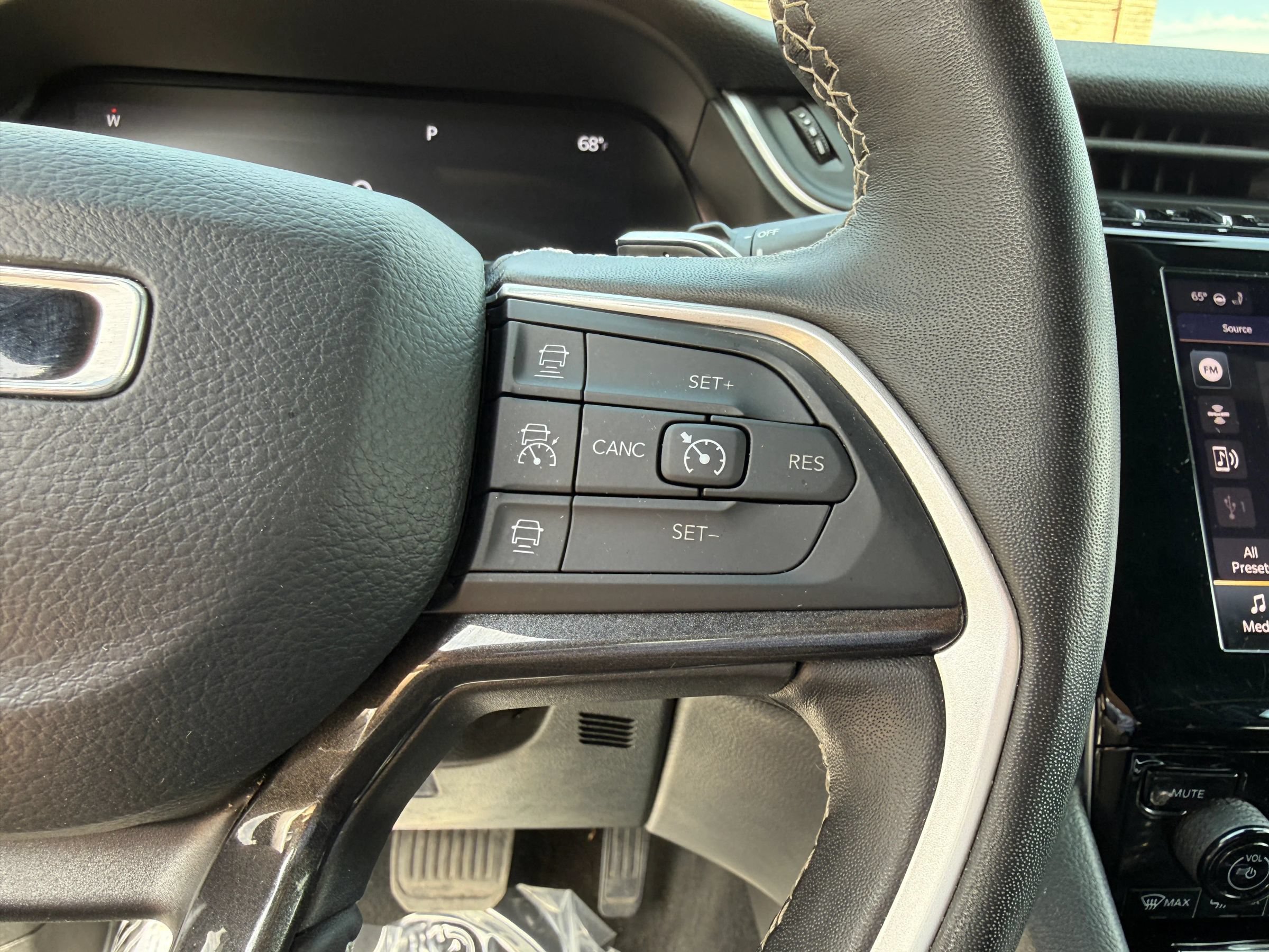 Used 2022 Jeep Grand Cherokee Altitude AWD/4WD image 24