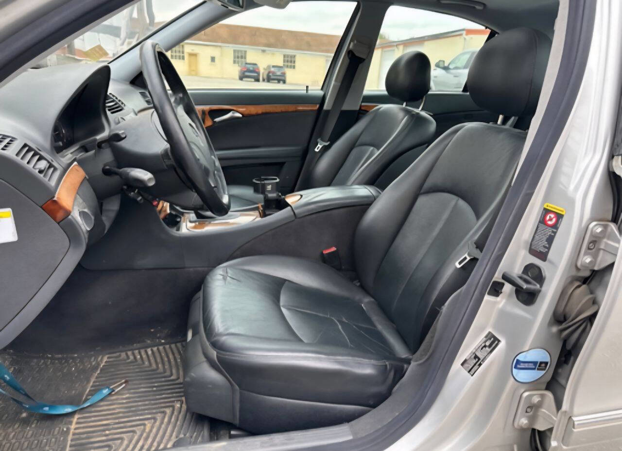 Used 2005 Mercedes-Benz E 320 4MATIC Sedan image 10